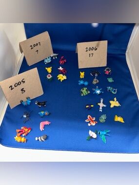 Lot of 32 Pokemon Mini Figures 1" Characters R/L.W 2005, 2006, 2007 Gumball